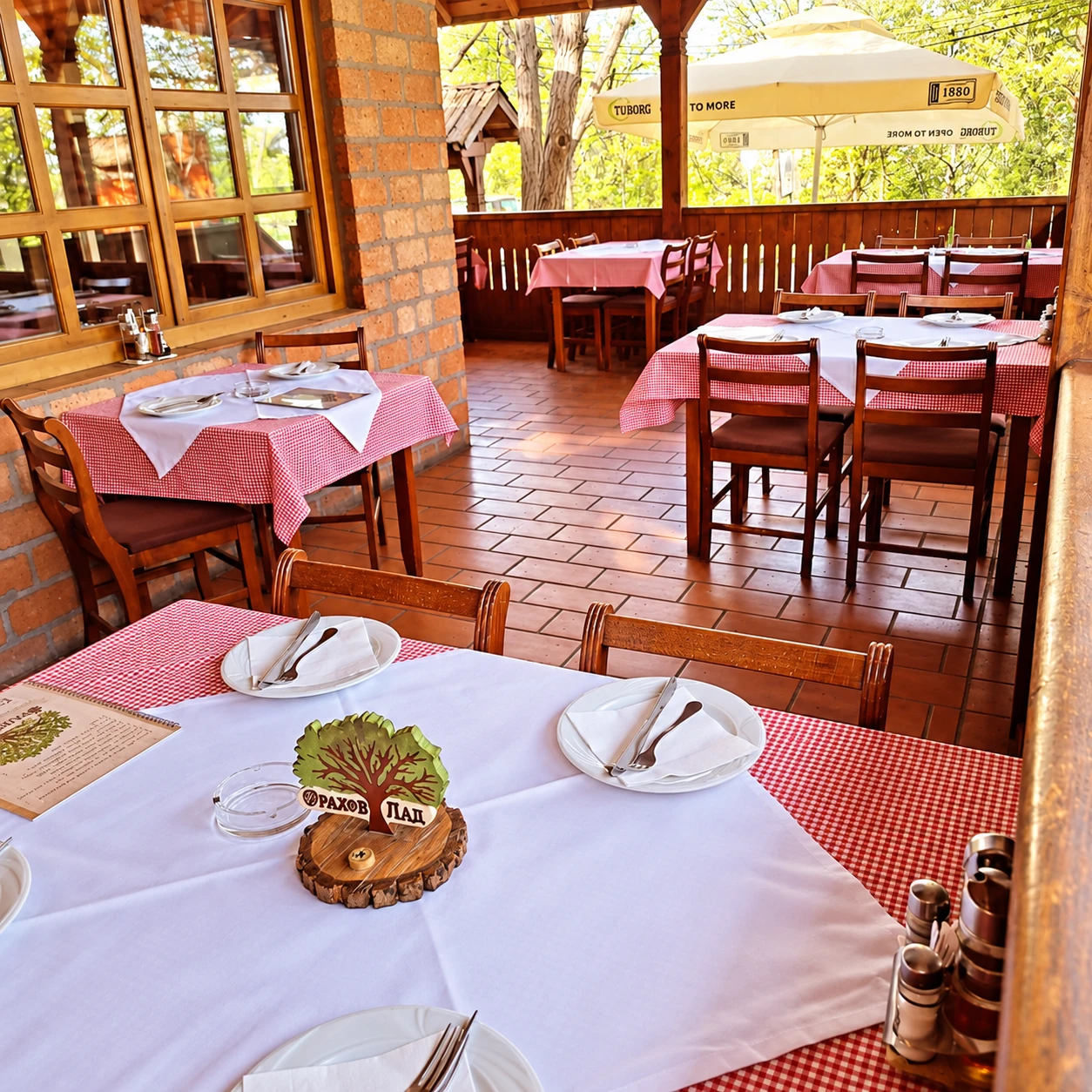Natkrivena terasa restorana Orahov lad